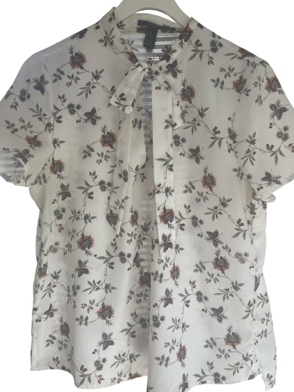 Forever 21 Size Medium (M) Ivory Floral Print Long Sleeve Button-Up Blouse